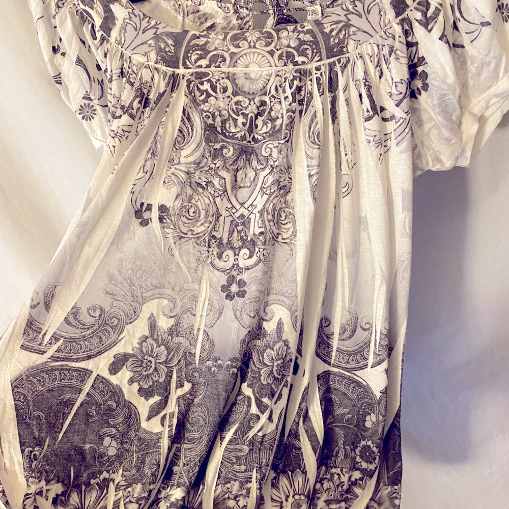 Reversible Printed blouse with cap sleeve and lace